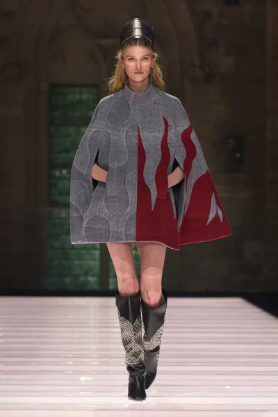Look 3